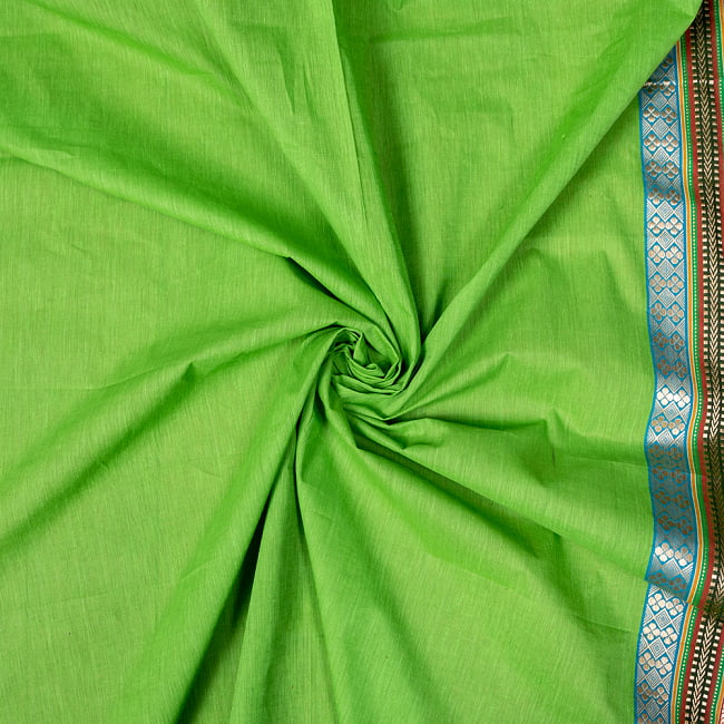〔1m切り売り〕南インドのハーフボーダーコットンクロス〔約106cm〕 - グリーン 5 - 生地の拡大写真です。とても良い風合いです。