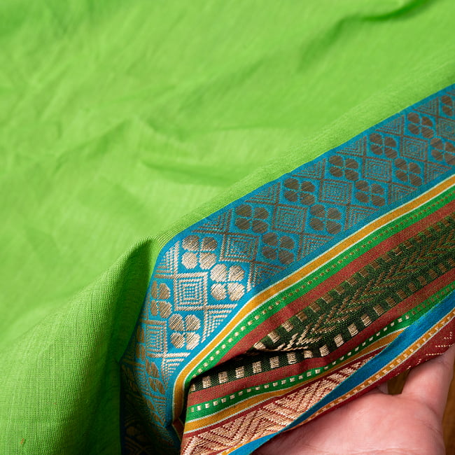 〔1m単位切り売り〕南インドのハーフボーダーコットンクロス〔約106cm〕 - グリーン 6 - 生地を広げてみたところです。横幅もしっかりあります。注文個数に応じた長さにカットしてお送りいたします。