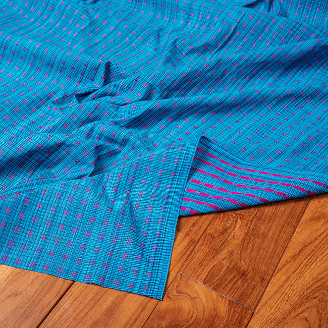〔1m切り売り〕南インドのシンプルコットン布〔約106cm〕 - ブルーの写真1枚目です。インドらしい味わいのある布地です。切り売り,量り売り布,アジア布 量り売り,手芸,裁縫,生地,アジアン,ファブリック,ブロケード