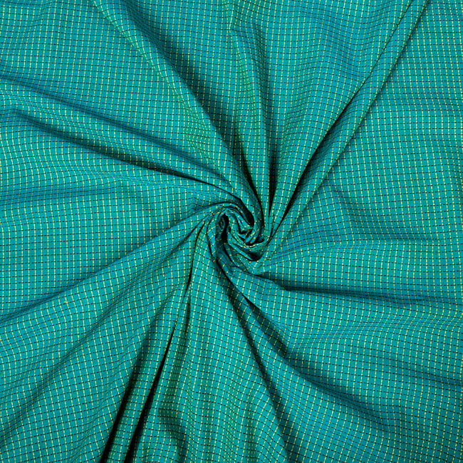 〔1m切り売り〕南インドのシンプルコットン　チェック模様布〔約106cm〕 - グリーン 5 - 生地の拡大写真です。とても良い風合いです。