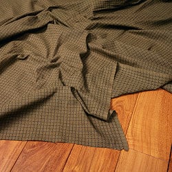 〔1m単位切り売り〕南インドのシンプルコットン　チェック模様布〔約106cm〕 - ブラウンの商品写真