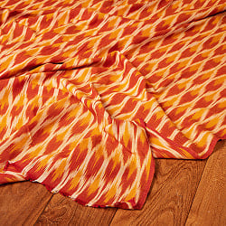 〔1m切り売り〕インドの伝統絣織り布　イカット織り生地　〔約106cm〕 - オレンジの商品写真
