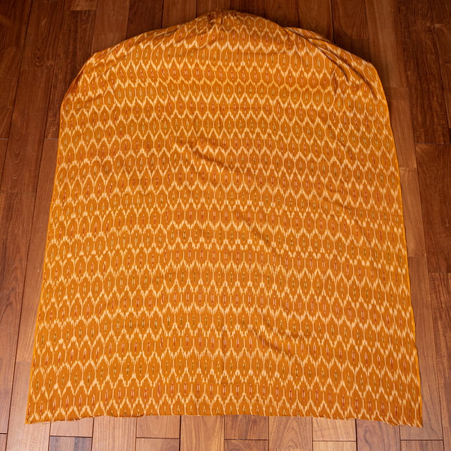 〔1m切り売り〕インドの伝統絣織り布　イカット織り生地　〔約106cm〕 - イエロー×黄土色 2 - とても素敵な雰囲気です