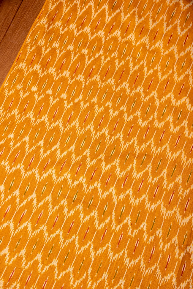 〔1m切り売り〕インドの伝統絣織り布　イカット織り生地　〔約106cm〕 - イエロー×黄土色 3 - 1mの長さごとにご購入いただけます。