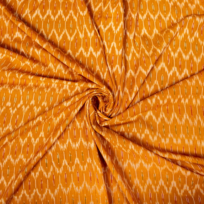 〔1m切り売り〕インドの伝統絣織り布　イカット織り生地　〔約106cm〕 - イエロー×黄土色 5 - 生地の拡大写真です。とても良い風合いです。