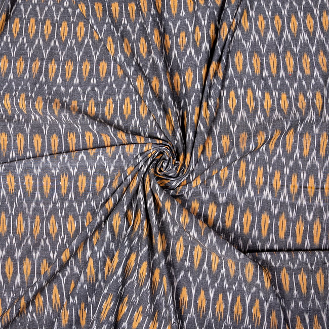 〔1m切り売り〕インドの伝統絣織り布　イカット織り生地　〔約106cm〕 - グレー 5 - 生地の拡大写真です。とても良い風合いです。