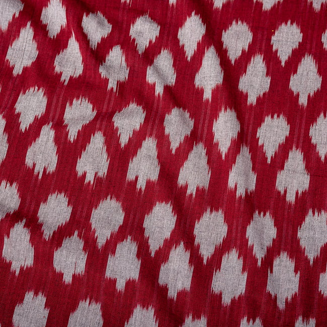 〔1m切り売り〕インドの伝統絣織り布　イカット織り生地　〔約106cm〕 - えんじ 4 - インドならではの布ですね。