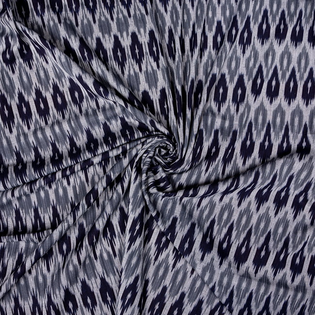 〔1m切り売り〕インドの伝統絣織り布　イカット織り生地　〔約106cm〕 - 紺 5 - 生地の拡大写真です。とても良い風合いです。