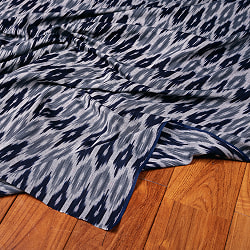 〔1m切り売り〕インドの伝統絣織り布　イカット織り生地　〔約106cm〕 - 紺の商品写真