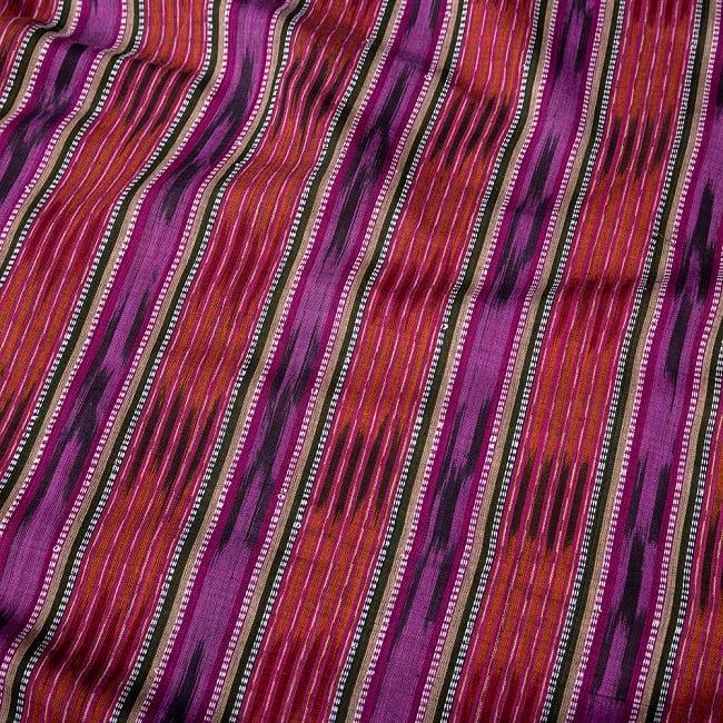 〔1m切り売り〕インドの伝統絣織り布　イカット織り生地　〔約106cm〕 - 紫 4 - インドならではの布ですね。