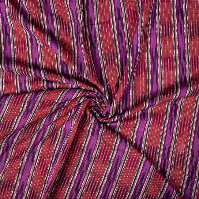 〔1m切り売り〕インドの伝統絣織り布　イカット織り生地　〔約106cm〕 - 紫 5 - 生地の拡大写真です。とても良い風合いです。