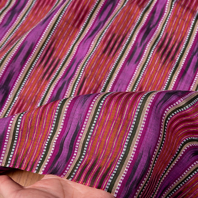 〔1m切り売り〕インドの伝統絣織り布　イカット織り生地　〔約106cm〕 - 紫 6 - 生地を広げてみたところです。横幅もしっかりあります。注文個数に応じた長さにカットしてお送りいたします。