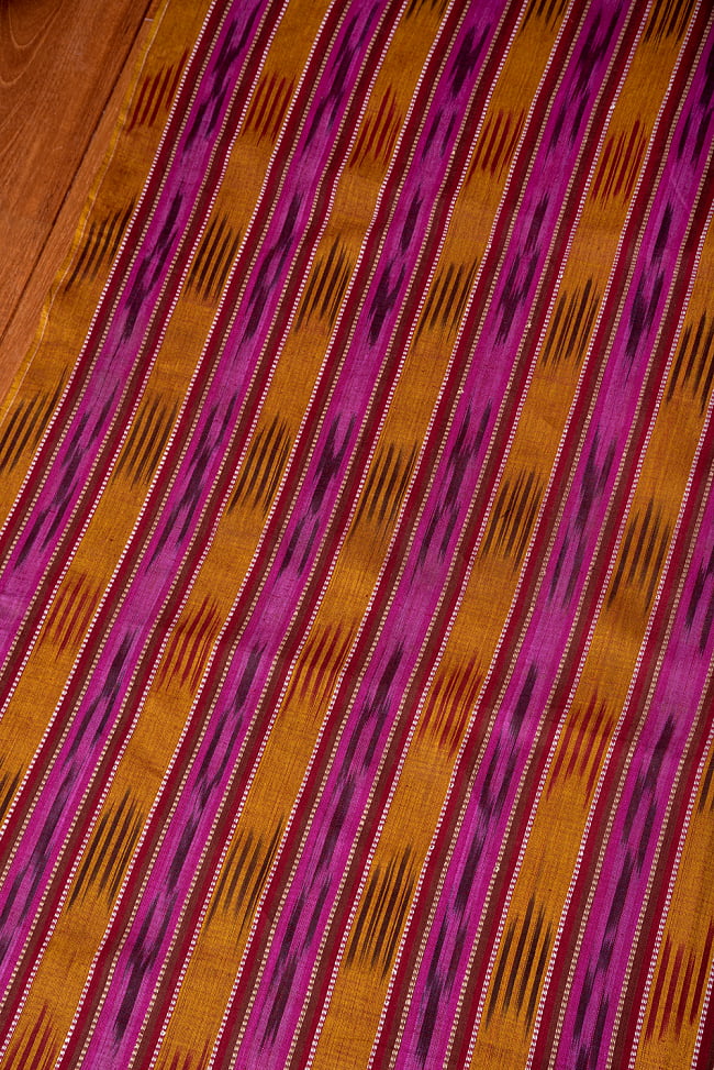 〔1m切り売り〕インドの伝統絣織り布　イカット織り生地　〔約106cm〕 - 紫×黄土色 3 - 1mの長さごとにご購入いただけます。