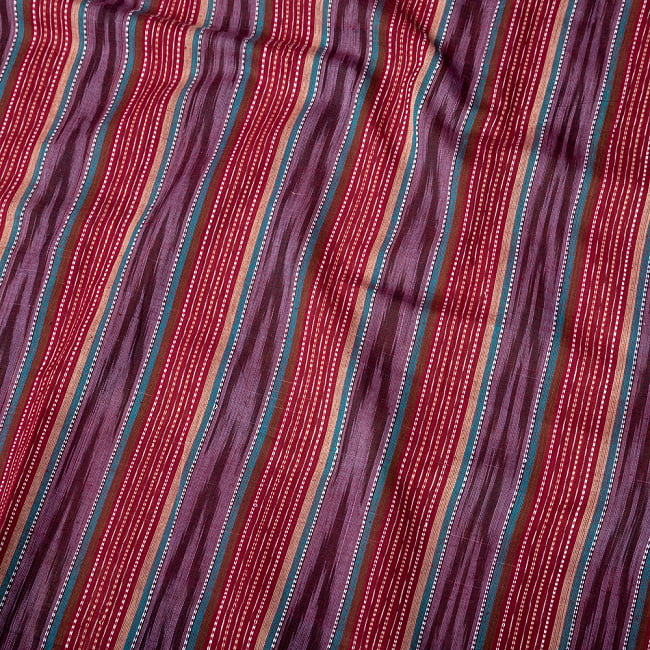 〔1m切り売り〕インドの伝統絣織り布　イカット織り生地　〔約106cm〕 - 紫×えんじ 4 - インドならではの布ですね。