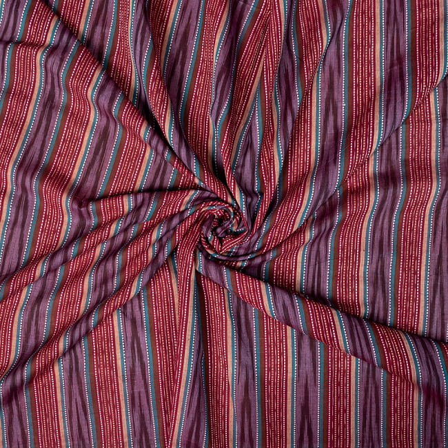 〔1m切り売り〕インドの伝統絣織り布　イカット織り生地　〔約106cm〕 - 紫×えんじ 5 - 生地の拡大写真です。とても良い風合いです。