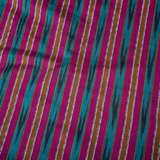〔1m切り売り〕インドの伝統絣織り布　イカット織り生地　〔約106cm〕 - 紫×青緑 4 - インドならではの布ですね。