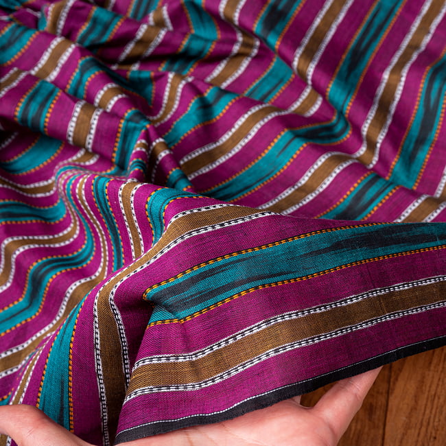〔1m切り売り〕インドの伝統絣織り布　イカット織り生地　〔約106cm〕 - 紫×青緑 6 - 生地を広げてみたところです。横幅もしっかりあります。注文個数に応じた長さにカットしてお送りいたします。