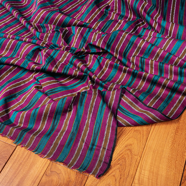 〔1m切り売り〕インドの伝統絣織り布　イカット織り生地　〔約106cm〕 - 紫×青緑の写真1枚目です。インドらしい味わいのある布地です。イカット,かすり織り,絣,切り売り,量り売り布,アジア布 量り売り,手芸,裁縫,生地,アジアン,ファブリック
