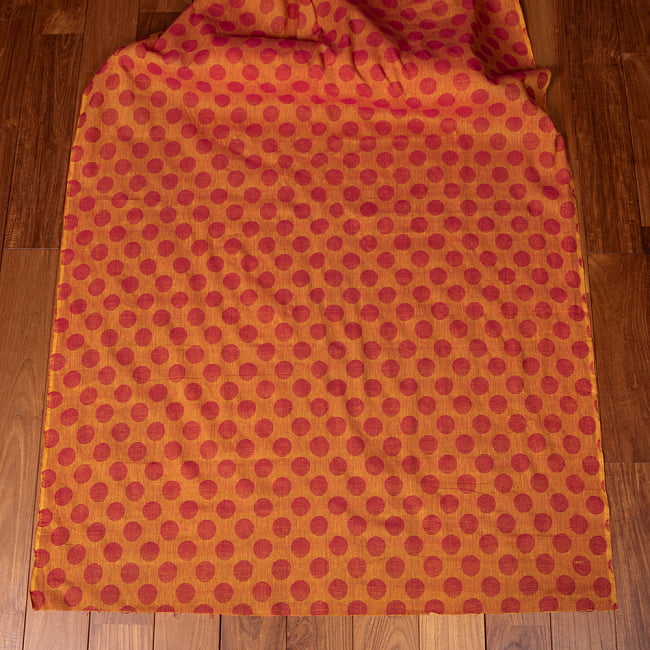 〔1m切り売り〕南インドのコインドット　水玉模様布〔約106cm〕 - オレンジ×赤 2 - とても素敵な雰囲気です