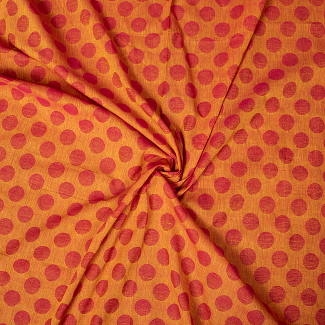 〔1m切り売り〕南インドのコインドット　水玉模様布〔約106cm〕 - オレンジ×赤の写真1枚目です。インドらしい味わいのある布地です。切り売り,量り売り布,アジア布 量り売り,手芸,裁縫,生地,アジアン,ファブリック,ブロケード
