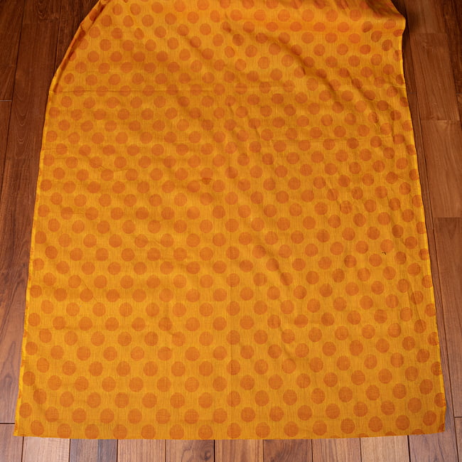 〔1m切り売り〕南インドのコインドット　水玉模様布〔約106cm〕 - イエロー×オレンジ 2 - とても素敵な雰囲気です