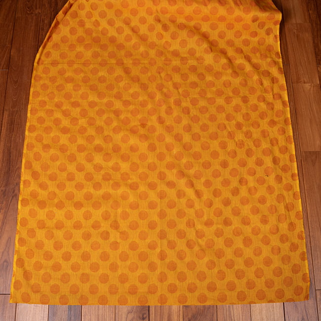 〔1m単位切り売り〕南インドのコインドット 水玉模様布〔約106cm〕 - イエロー×オレンジ 2 - とても素敵な雰囲気です