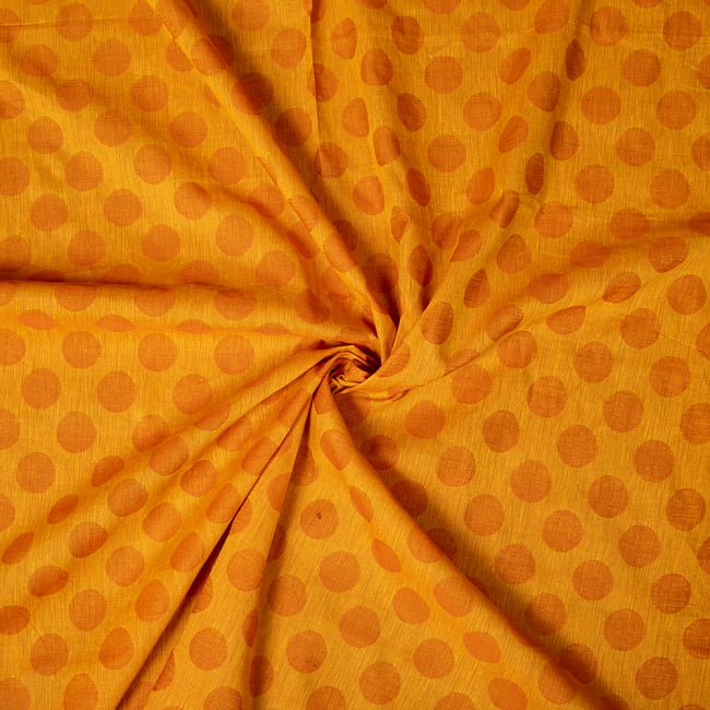 〔1m切り売り〕南インドのコインドット　水玉模様布〔約106cm〕 - イエロー×オレンジの写真1枚目です。インドらしい味わいのある布地です。切り売り,量り売り布,アジア布 量り売り,手芸,裁縫,生地,アジアン,ファブリック,ブロケード