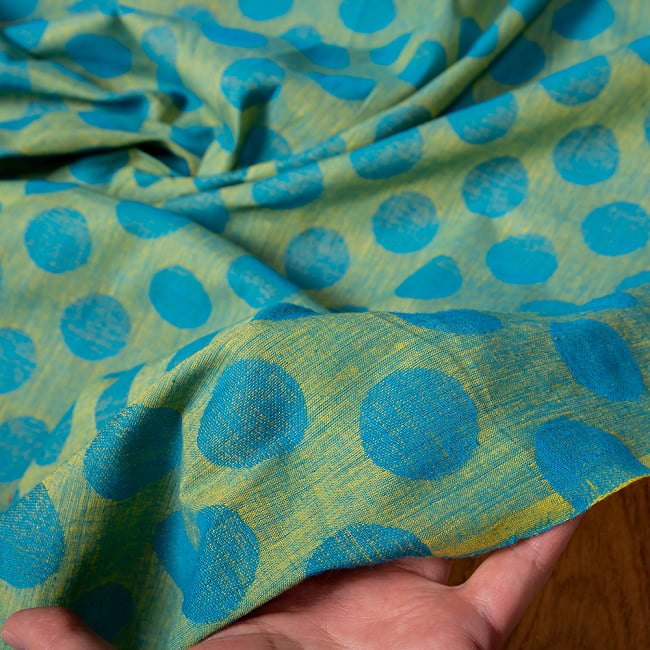 〔1m切り売り〕南インドのコインドット　水玉模様布〔約106cm〕 - 黄色×ブルー 6 - 生地を広げてみたところです。横幅もしっかりあります。注文個数に応じた長さにカットしてお送りいたします。
