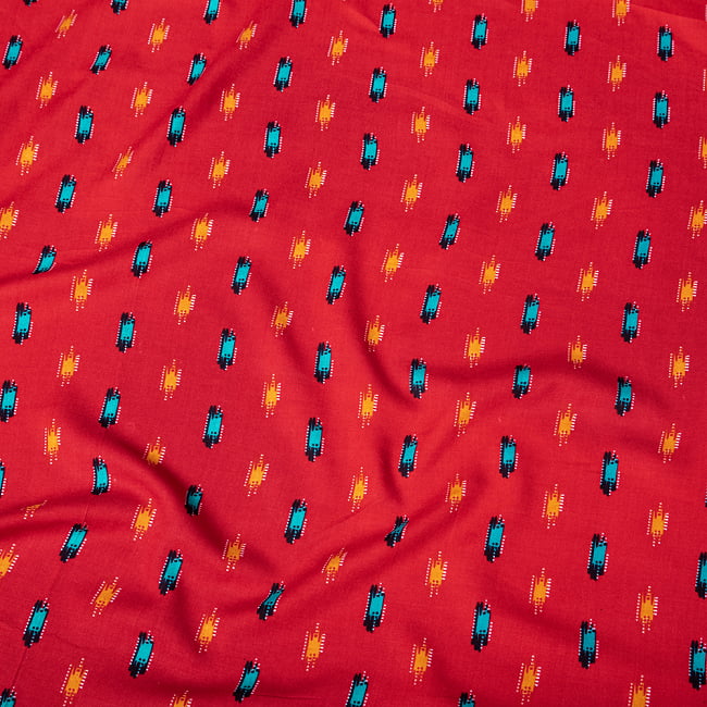 〔1m切り売り〕南インドの絣織り風パターン布〔約106cm〕 - 赤 4 - インドならではの布ですね。