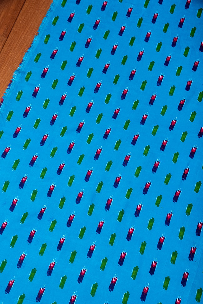 〔1m切り売り〕南インドの絣織り風パターン布〔約106cm〕 - ブルー 3 - 1mの長さごとにご購入いただけます。