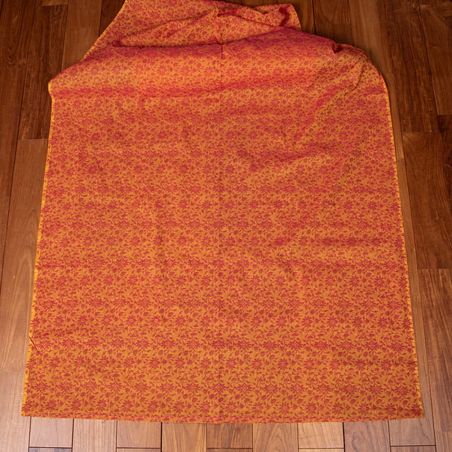 〔1m切り売り〕インドの更紗刺繍コットン布〔約106cm〕 - オレンジ×ピンク 2 - とても素敵な雰囲気です