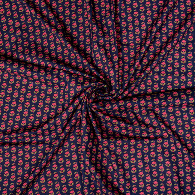 〔1m切り売り〕南インドの小花柄布〔約106cm〕 - ネイビー 5 - 生地の拡大写真です。とても良い風合いです。