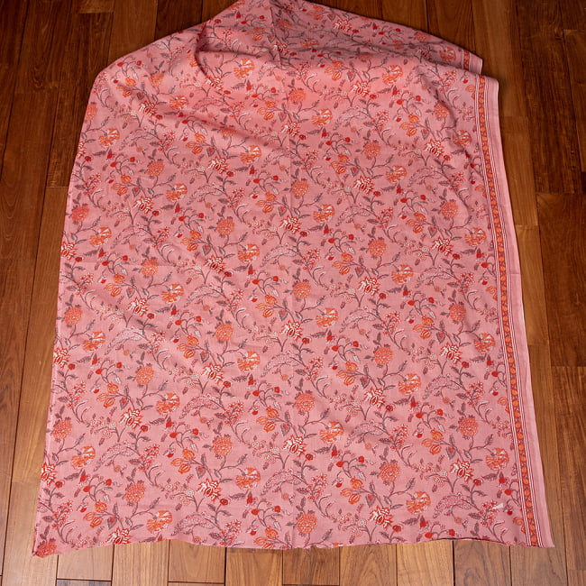 〔1m切り売り〕伝統息づく南インドから　更紗模様布〔約106cm〕 - コーラルピンク 2 - とても素敵な雰囲気です