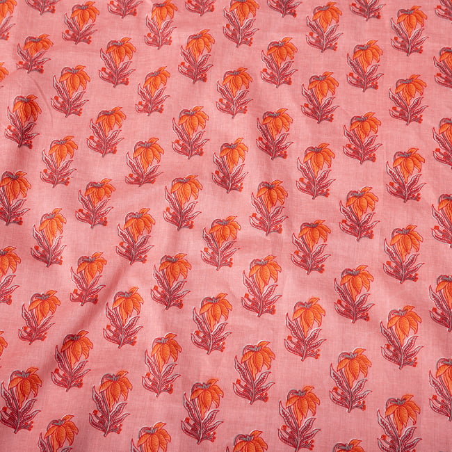 〔1m単位切り売り〕南インドの小花柄布〔約106cm〕 - コーラルピンク 4 - インドならではの布ですね。