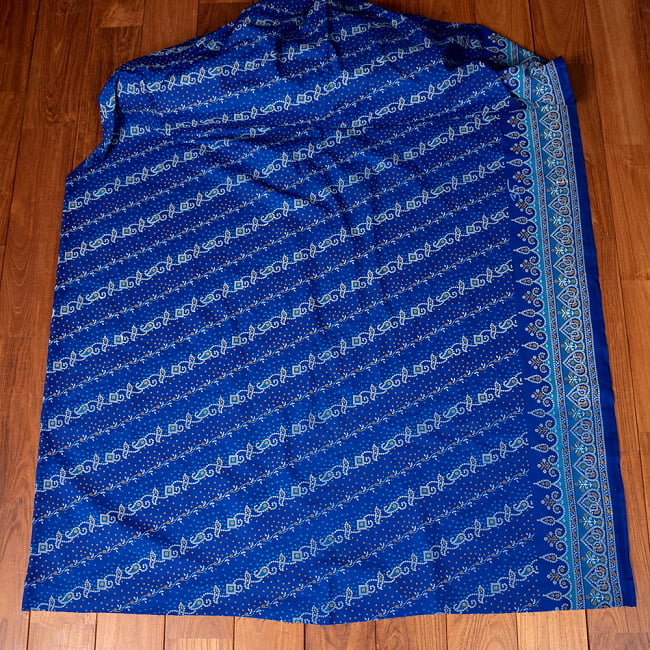 〔1m切り売り〕グジャラートの絞り染めモチーフ布〔約106cm〕 - ブルー 2 - とても素敵な雰囲気です
