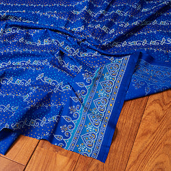 〔1m切り売り〕グジャラートの絞り染めモチーフ布〔約106cm〕 - ブルーの商品写真
