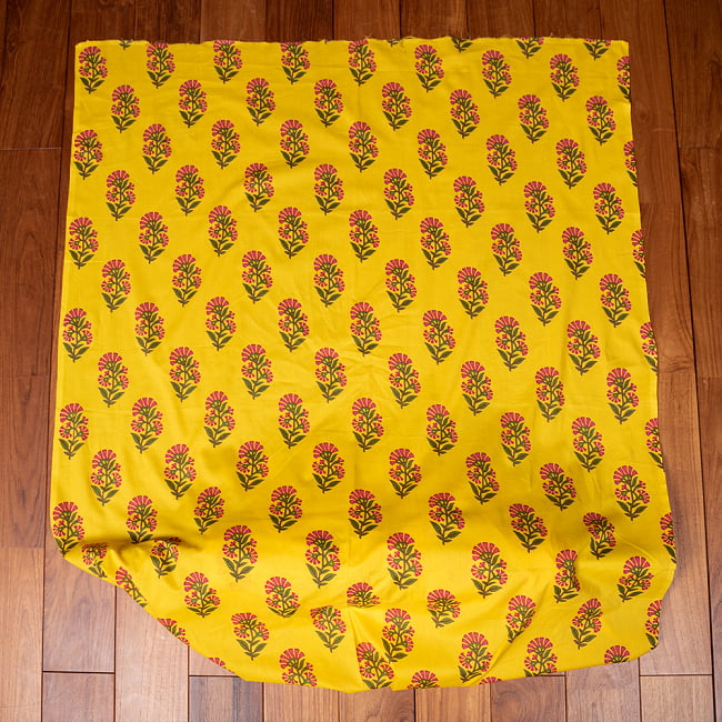 〔1m切り売り〕伝統息づく南インドから　フラワー模様布〔約106cm〕 - イエロー 2 - とても素敵な雰囲気です