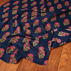 〔1m切り売り〕伝統息づく南インドから　フラワー模様布〔約106cm〕 - ネイビーの商品写真