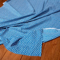 〔1m単位切り売り〕南インドのジグザグ模様 シェブロン・ストライプ布〔約106cm〕 - ブルー
