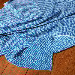 〔1m単位切り売り〕南インドのジグザグ模様　シェブロン・ストライプ布〔約106cm〕 - ブルーの商品写真
