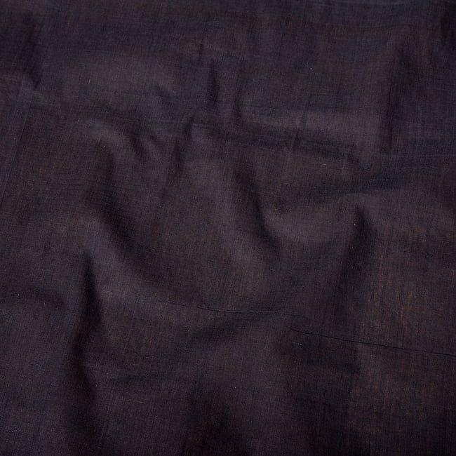 〔1m切り売り〕南インドのシンプル無地コットン布〔約106cm〕 - ブラック 4 - インドならではの布ですね。