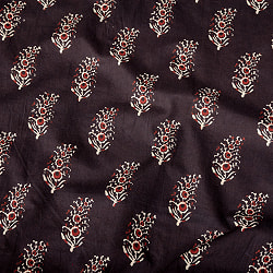 〔1m切り売り〕伝統息づく南インドから　昔ながらの木版染め更紗模様布〔約106cm〕 - ブラックの商品写真