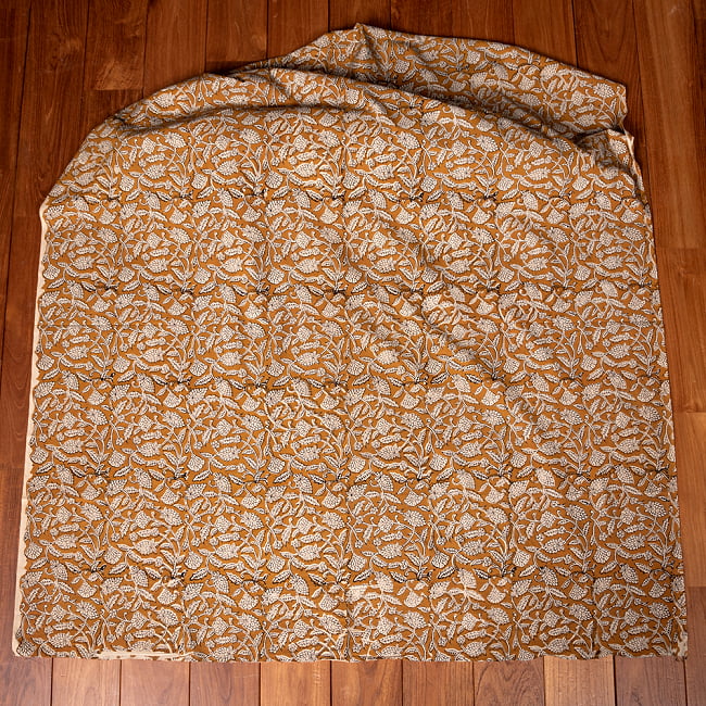 〔1m切り売り〕伝統息づく南インドから　昔ながらの木版染め更紗模様布〔約106cm〕 - 黄土色 2 - とても素敵な雰囲気です