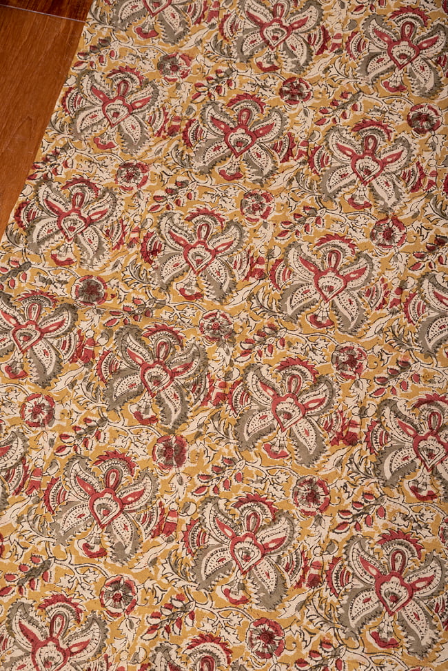 〔1m切り売り〕伝統息づく南インドから　昔ながらの木版染め更紗模様布〔約106cm〕 - 黄土色 3 - 1mの長さごとにご購入いただけます。