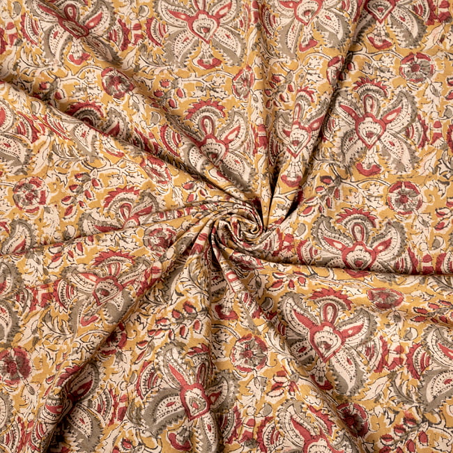 〔1m切り売り〕伝統息づく南インドから　昔ながらの木版染め更紗模様布〔約106cm〕 - 黄土色 4 - インドならではの布ですね。