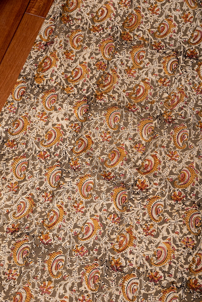 〔1m切り売り〕伝統息づく南インドから　昔ながらの木版染め更紗模様布〔約106cm〕 - グレー 3 - 1mの長さごとにご購入いただけます。