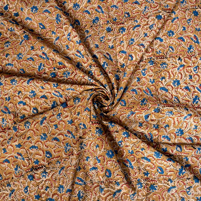 〔1m単位切り売り〕伝統息づく南インドから　昔ながらの木版染め更紗模様布〔約106cm〕 - 黄土色 4 - インドならではの布ですね。
