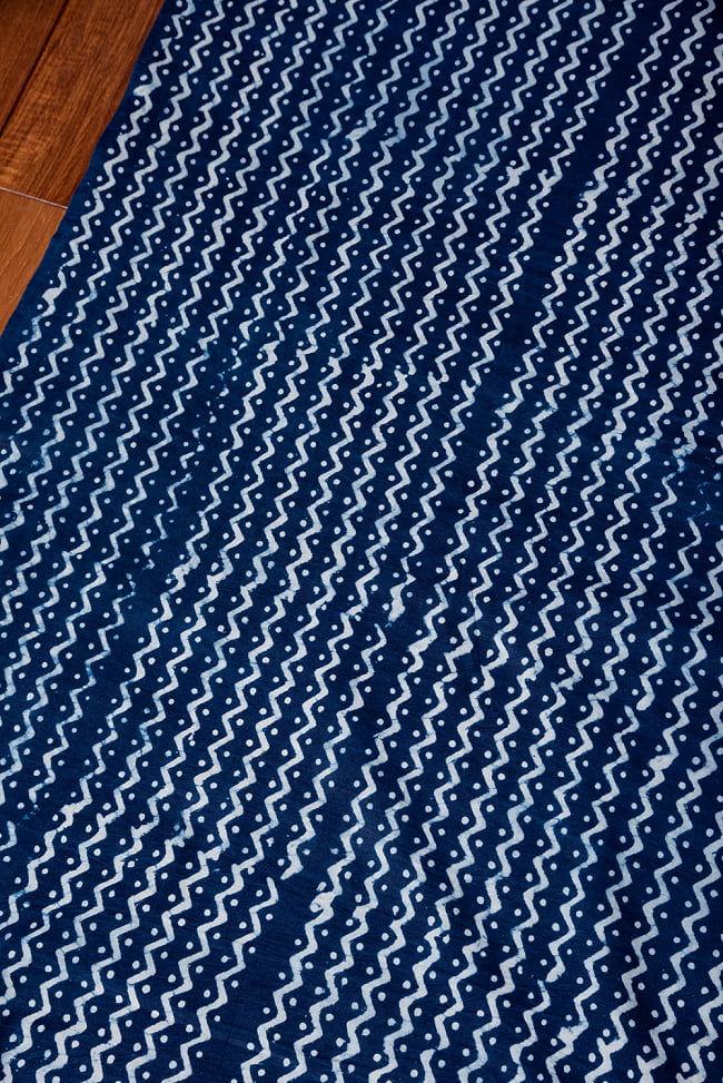 〔1m切り売り〕伝統息づく南インドから　昔ながらの木版インディゴ藍染布〔約106cm〕 - インディゴ 3 - 1mの長さごとにご購入いただけます。