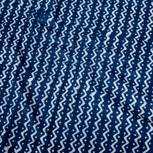 〔1m切り売り〕伝統息づく南インドから　昔ながらの木版インディゴ藍染布〔約106cm〕 - インディゴ 1