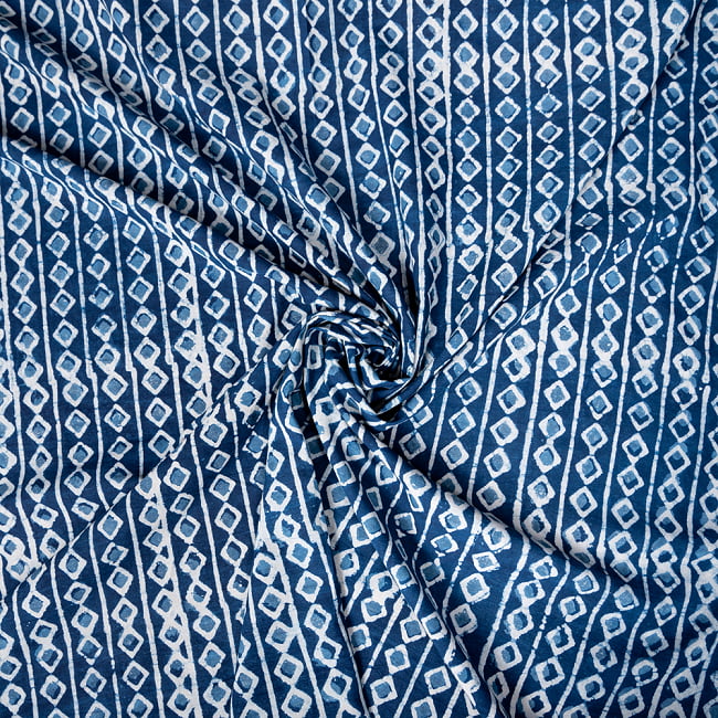 〔1m切り売り〕伝統息づく南インドから　昔ながらの木版インディゴ藍染布〔約106cm〕 - インディゴ 4 - インドならではの布ですね。